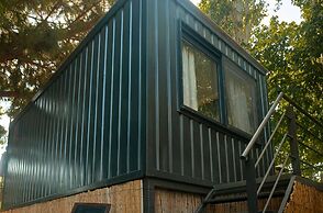 Mona Glamping Caravan Suites