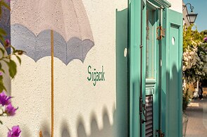 Mona Glamping Caravan Suites