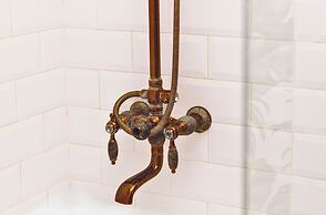 Mona Glamping Caravan Suites