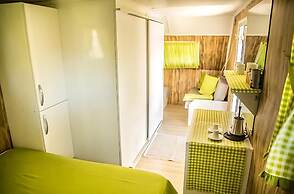 Mona Glamping Caravan Suites