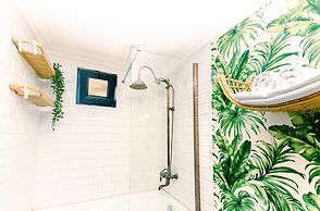 Mona Glamping Caravan Suites