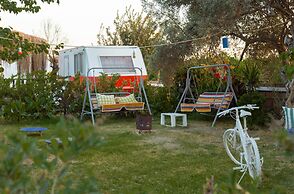 Mona Glamping Caravan Suites