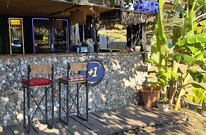 Mona Glamping Caravan Suites