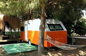 Mona Glamping Caravan Suites