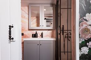 Mona Glamping Caravan Suites