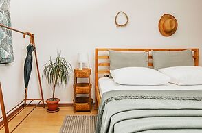 Mona Glamping Caravan Suites