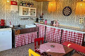 Mona Glamping Caravan Suites