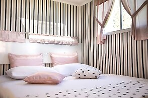 Mona Glamping Caravan Suites