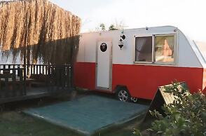 Mona Glamping Caravan Suites