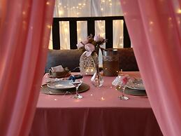 Mona Glamping Caravan Suites