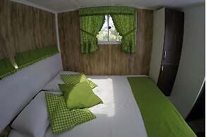 Mona Glamping Caravan Suites