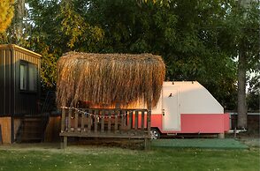 Mona Glamping Caravan Suites