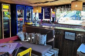 Mona Glamping Caravan Suites