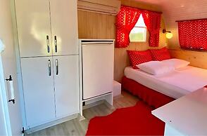 Mona Glamping Caravan Suites
