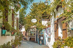 Mona Glamping Caravan Suites