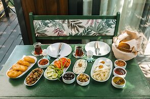 Mona Glamping Caravan Suites