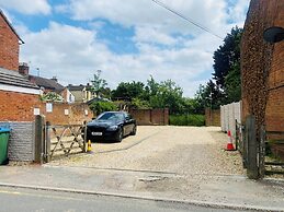 2 Bed Town Centre Free Park Wi-Fi Garden