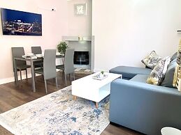 2 Bed Town Centre Free Park Wi-Fi Garden