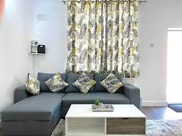 2 Bed Town Centre Free Park Wi-Fi Garden