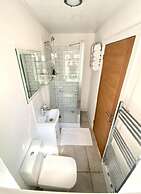 2 Bed Town Centre Free Park Wi-Fi Garden