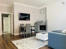 2 Bed Town Centre Free Park Wi-Fi Garden