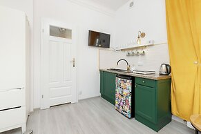 Studio 8 Minutes to the Beach by Renters