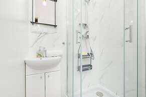 Studio 8 Minutes to the Beach by Renters