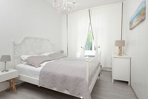 Sopot 3 Bedroom Apartment by Renters