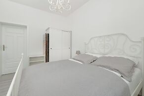 Sopot 3 Bedroom Apartment by Renters
