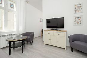 Sopot 3 Bedroom Apartment by Renters