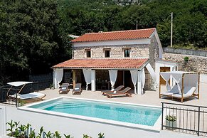 Casa Di Nika Private Heated Pool and Jacu