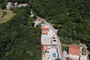 Casa Di Nika Private Heated Pool and Jacu