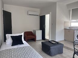 Phaedrus Living: Hoopoe Residencies 107