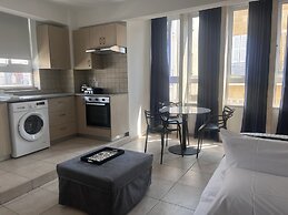 Phaedrus Living: Hoopoe Residencies 107