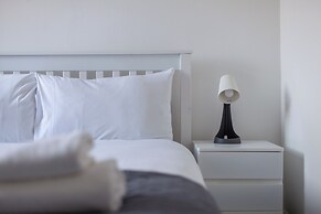 Modern Semi-Studio Flat in London