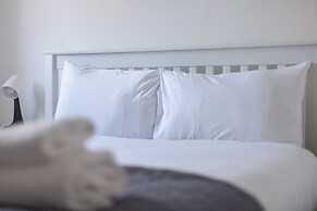 Modern Semi-Studio Flat in London