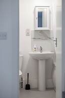 Modern Semi-Studio Flat in London