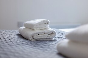 Modern Semi-Studio Flat in London