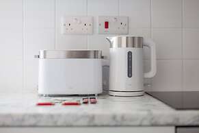 Modern Semi-Studio Flat in London