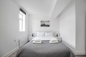 Modern Semi-Studio Flat in London