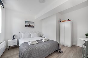 Modern Semi-Studio Flat in London