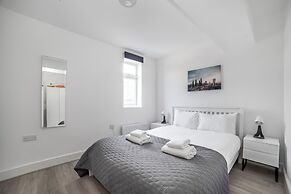 Modern Semi-Studio Flat in London