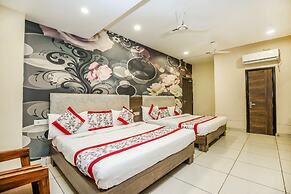 Goroomgo Karan Residency Amritsar