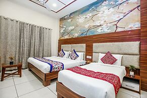 Goroomgo Karan Residency Amritsar