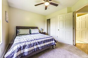 Convenient Dayton Condo w/ Grill: 4 Mi to Downtown