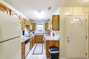 Convenient Dayton Condo w/ Grill: 4 Mi to Downtown