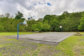 Family-friendly Tobyhanna Home: Lake & Pool Access