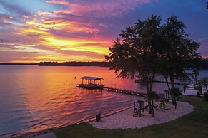 Lakefront Gem: Hot Tub, Boat Launch Near Greenwood