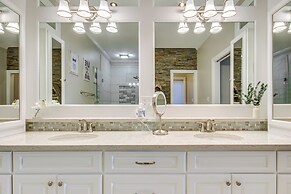 Lakefront Gem: Hot Tub, Boat Launch Near Greenwood