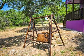 Whimsical Cabin w/ Grill < 4 Mi to Lake Brownwood!